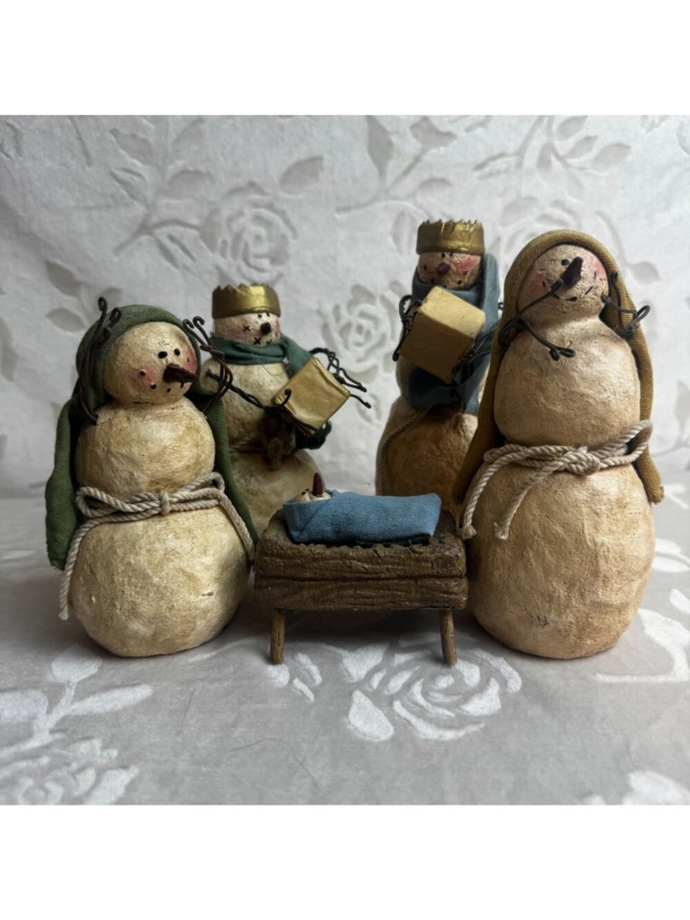 Handcrafted primitive-style Snowman Nativity Set 5 Piece set Rustic Country Deco - Picture 5 of 6